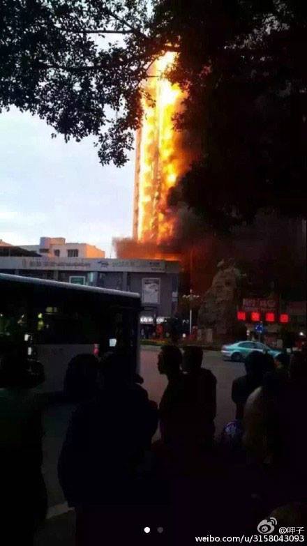 چین کے صوبے سیچوان کے ہوٹل میں آگ بھڑک اٹھی