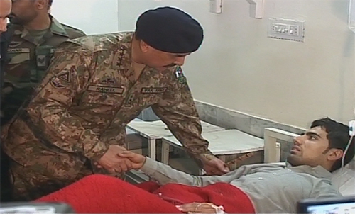 آرمی چیف کا باچاخان یونیورسٹی کا دورہ‘ ہسپتال میں زخمیوں کی عیادت 