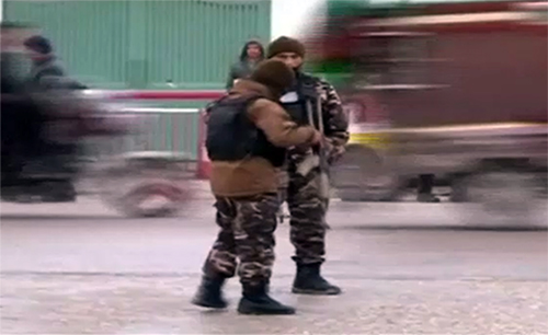 مزارشریف : بھارتی قونصل خانے کے قریب حملہ آوروں اور افغان فوج میں مقابلہ جاری
