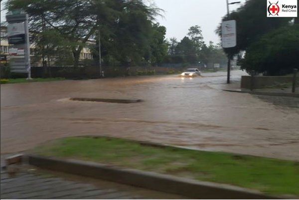 کینیا : شدید بارشوں سے سات افراد ہلاک ،نیروبی کی سڑکیں دریا کا منظر پیش کرنے لگیں
