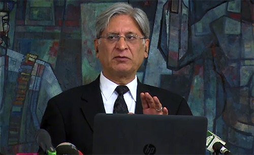 آصف زرداری وزیراعظم سے ملاقات نہیں کرینگے : اعتزاز احسن