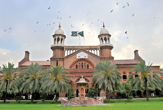 پانامہ لیکس انکشافات: لاہور ہائیکورٹ نے الیکشن کمیشن کو نوٹس جاری کر دیئے