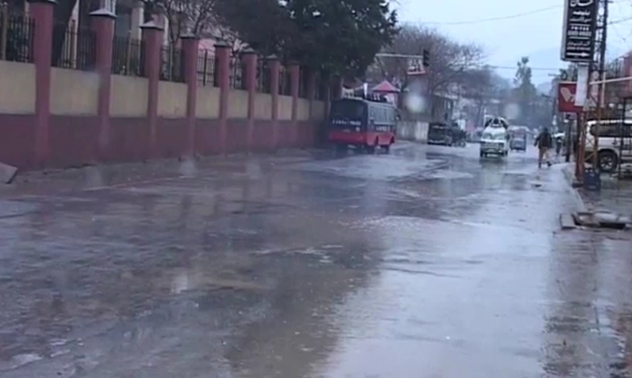 لاہور سمیت پنجاب کے مختلف شہروں میں چوتھے روز بھی بارش