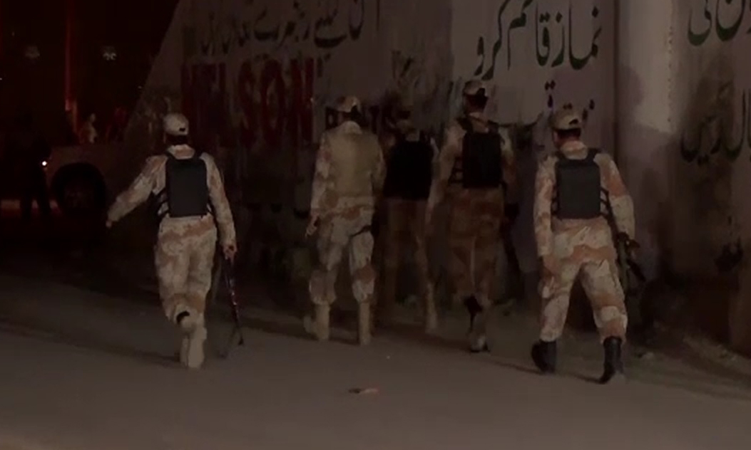 کراچی : رینجرزاور پولیس کی کارروائیاں تیز ،12ملزم گرفتار