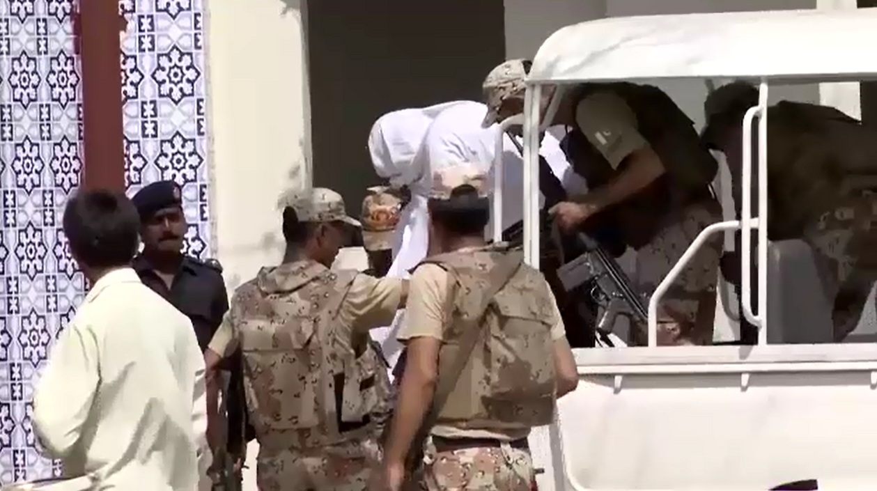 کراچی : رینجرز کی کارروائی میں ٹارگٹ کلر سمیت 10ملزم گرفتار