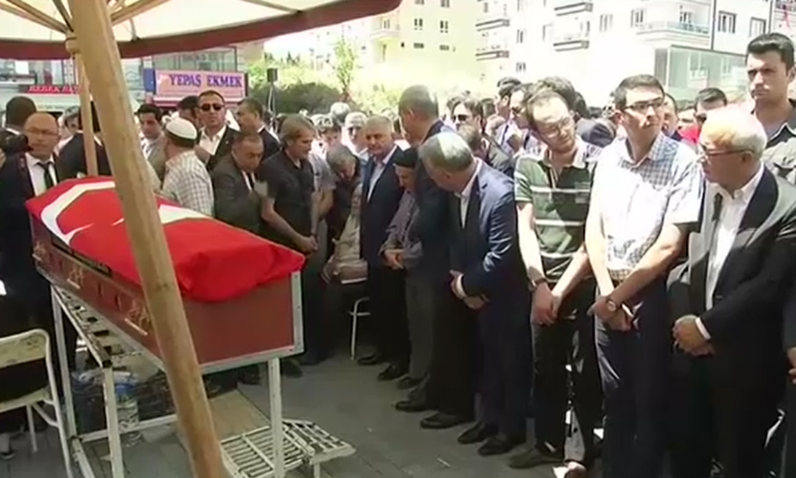 ترکی : فوجی بغاوت ناکام بنانےکے دوران جاں بحق افراد کی نمازجنازہ ادا