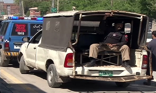 پشاور تباہی سے بچ گیا‘ دہشتگرد واردات سے قبل دو بموں سمیت گرفتار