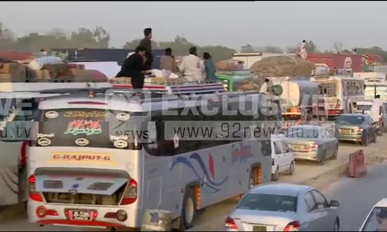 کراچی : سپر ہائی وے پر شہریوں کا احتجاج، ٹریفک جام ہو گیا