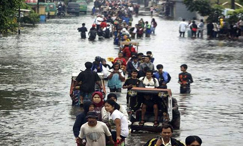 انڈونیشیا کو بدترین سیلاب کا سامنا‘ 26 افراد ہلاک‘ 19 لاپتہ‘ کئی املاک تباہ