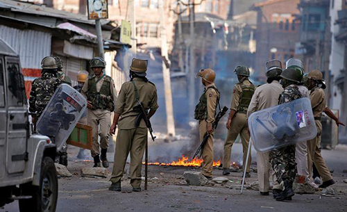 مقبوضہ کشمیر : بھارتی فوج کے مظالم کے خلاف وادی بھر میں مکمل ہڑتال