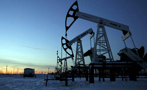 عالمی مارکیٹ میں کم پیداوار کے باوجود خام تیل کی قیمتوں میں کمی کا رجحان