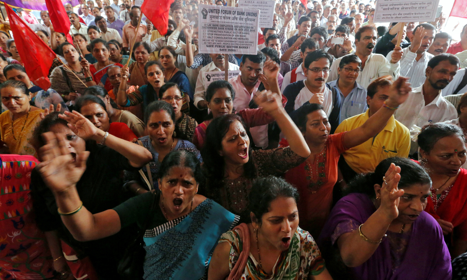 بھارت : مودی کی مجوزہ لیبر اصلاحات کے خلاف کروڑوں بھارتی ملازمین ہڑتال پر چلے گئے