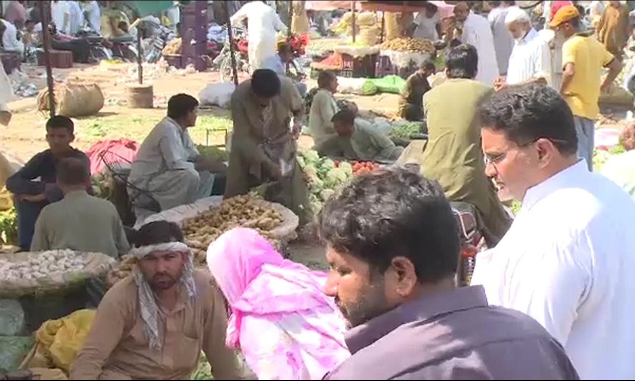 فیصل آباد : عید قرباں قریب آتے ہی سبزیوں کی قیمتوں کو پر لگ گئے