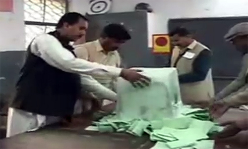 کراچی : پی ایس 127 ملیر کا ضمنی انتخاب‘ ووٹوں کی گنتی جاری