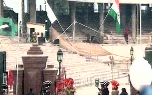 واہگہ بارڈر : پرچم اتارنے کی تقریب‘ پاکستانیوں کا جوش و خروش‘ بھارتی غائب