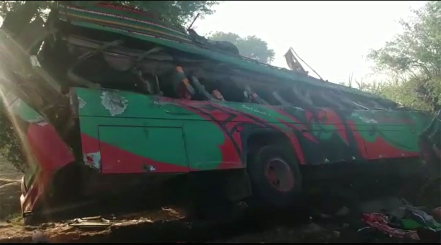 خان پور : 2 بسوں میں خوفناک تصادم 25 افراد جاں بحق