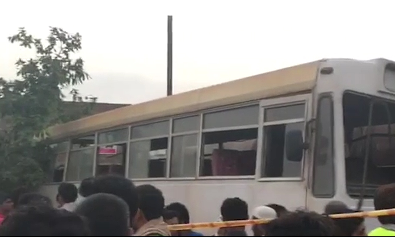 ٹرین اور بس میں تصادم سے پانچ افراد جاں بحق 25 زخمی