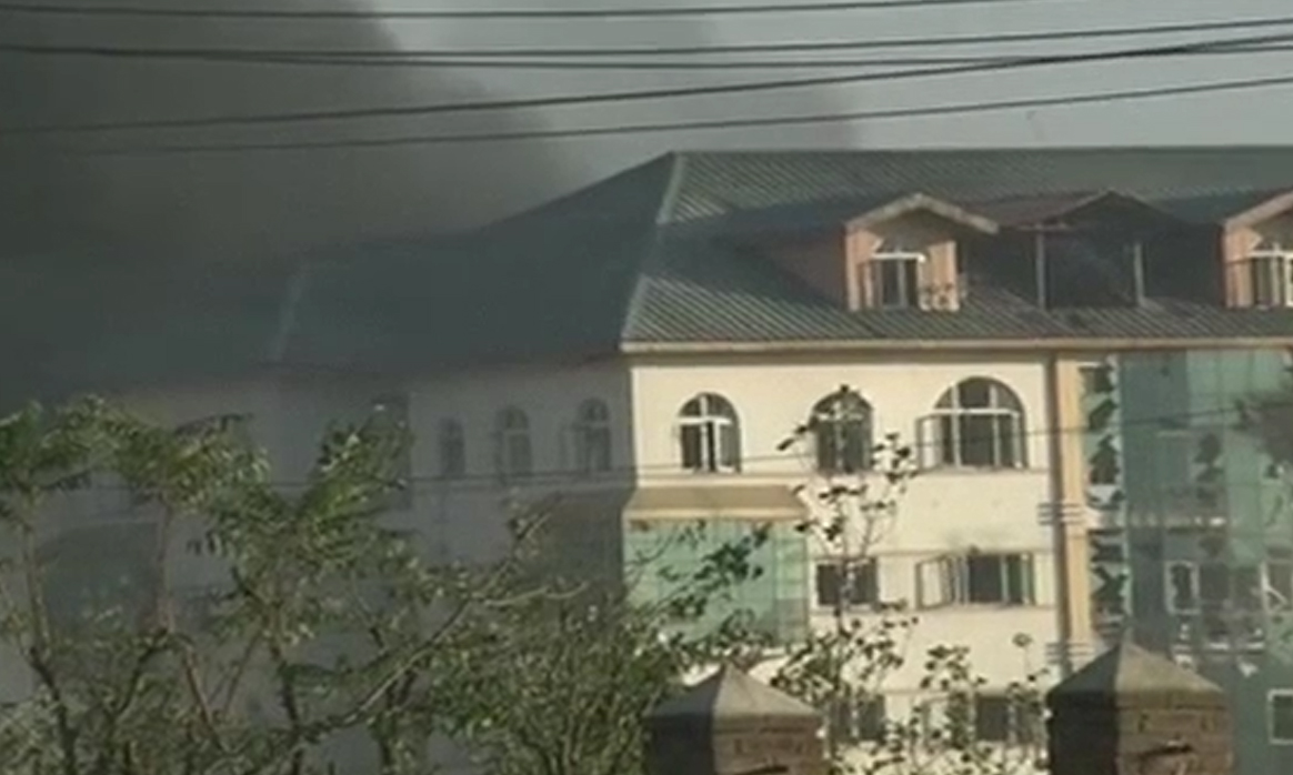  پام پور : بھارتی سورموں کو دو  حملہ آوروں نے حواس باختہ کر دیا، عمارت تاحال کلیئر نہ ہوسکی
