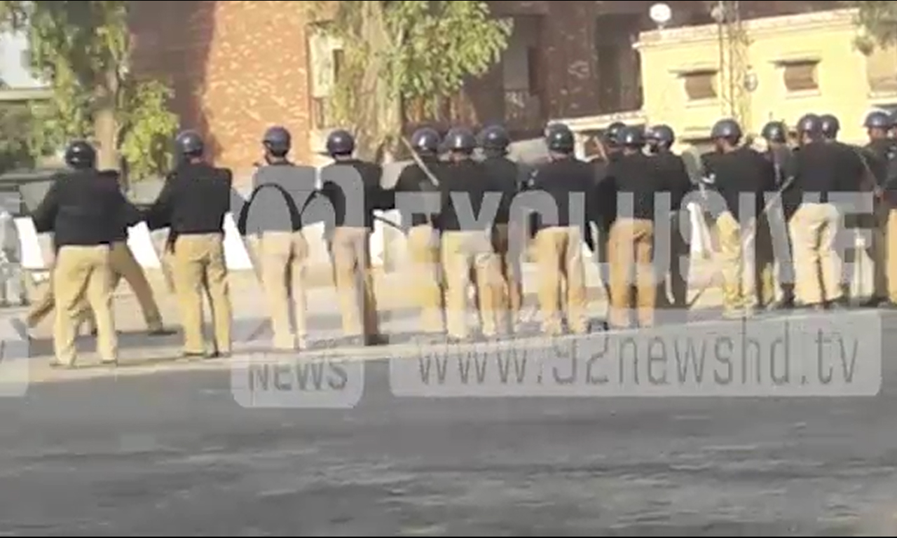 راولپنڈی : پی ٹٰی آئی کے دھرنے سے نمٹںے کیلئے پولیس کی مشقیں شروع