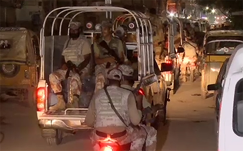 کراچی : عزیزآباد میں سکیورٹی فورسز کی کارروائیاں‘ 5 افراد زیرحراست