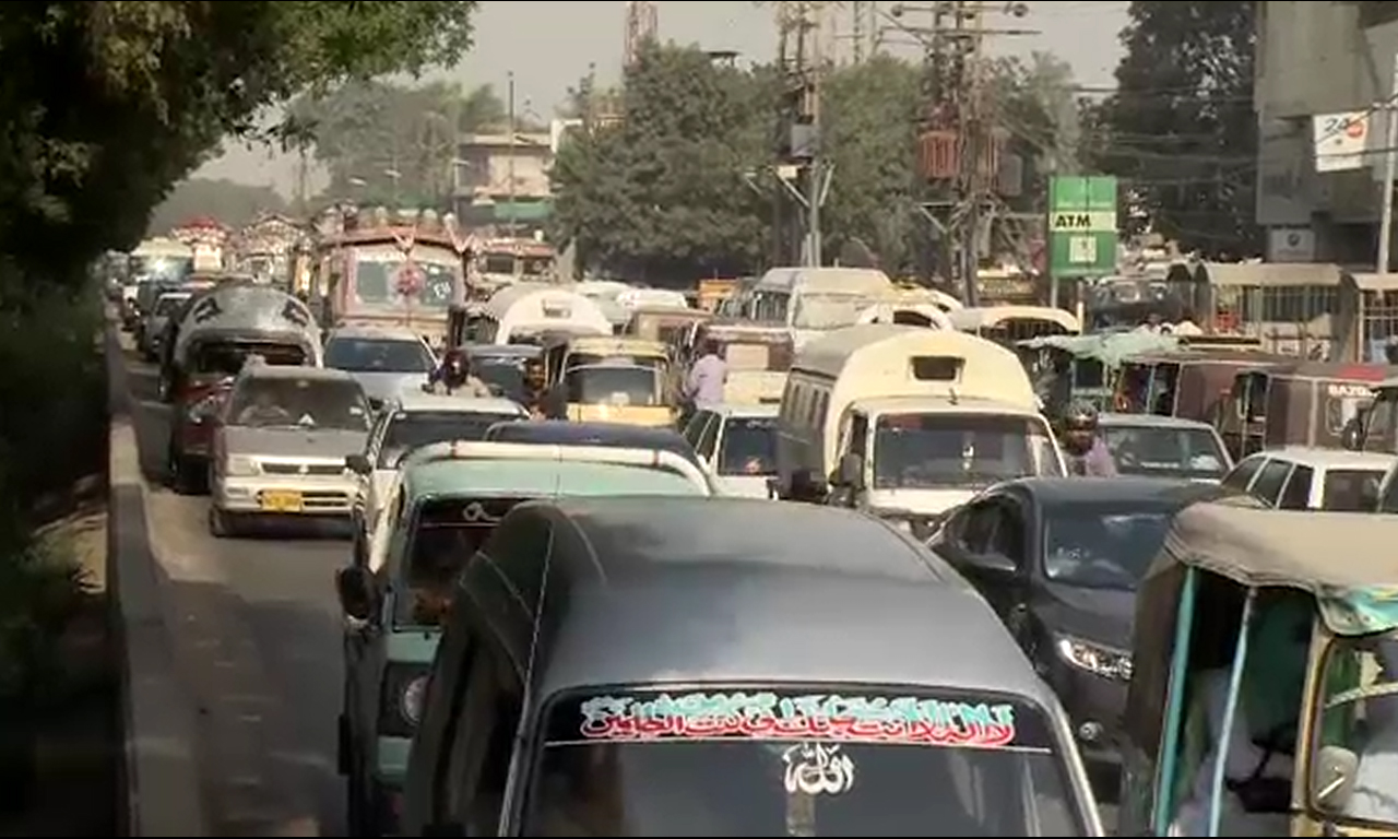 کراچی : شہر میں بدترین ٹریفک جام ،مراد علی شاہ کا قافلہ بھی رش میں پھنس گیا