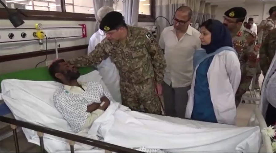 وزیراعلٰی سندھ ،کورکمانڈراورڈی جی رینجرز نے درگاہ دھماکے کے زخمیوں کی عیادت کی
