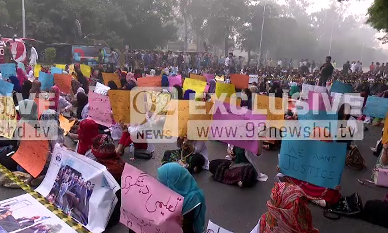 لاہور : بہاوالدین زکریا یونیورسٹی کے طلبہ کااحتجاج دوسرے روز بھی جاری