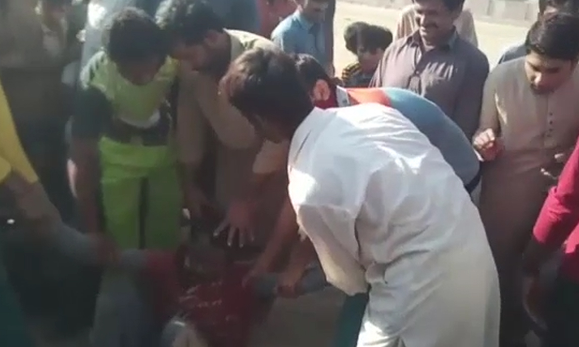 فیصل آباد:  گدھوں کی کھالیں اتارنے والا شخص رنگے ہاتھوں پکڑا گیا