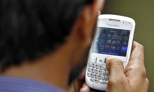 حکومت نے بیرون ملک سے ایک موبائل لانے والے پر بھی ڈیوٹی عائد کر دی