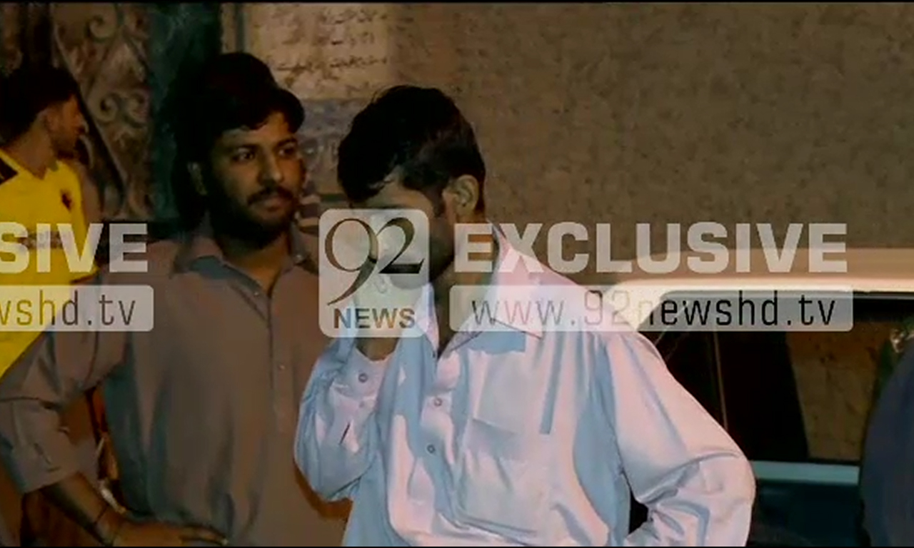 کراچی : درگاہ پر دھماکے کی خبر سنتے ہی کئی خاندان اپنے پیاروں کو ڈھونڈنے حب روانہ ہوگئے
