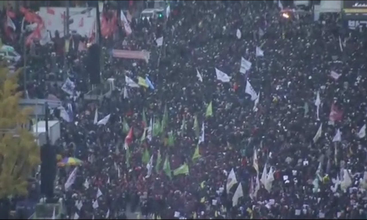 سیئول : حکومتی کرپشن کے خلاف لاکھوں افراد کا مظاہرہ