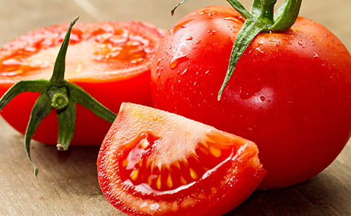 لاہور: ٹماٹر کی قیمت ایک بارپھر آسمان کو چھونے لگی
