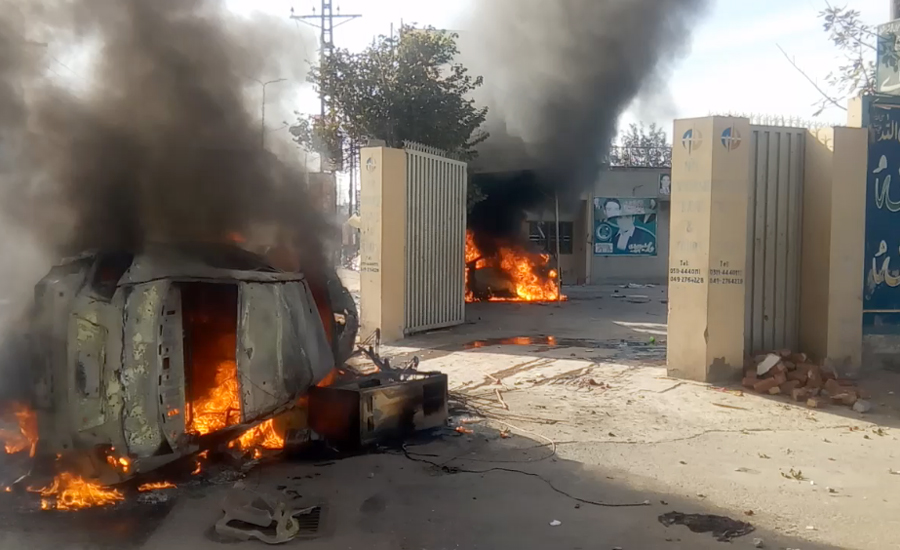 سانحہ قصور، مشتعل افراد کا ایم پی اے نعیم صفدر کے ڈیرے پر حملہ توڑ پھوڑ