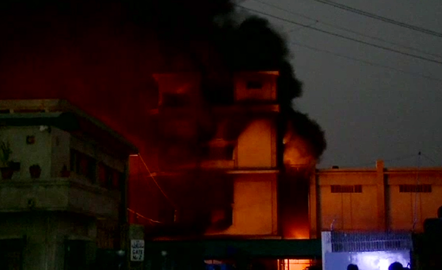کراچی ، احسن آباد میں کیمیکل فیکٹری میں آتشزدگی ، شہر بھر سے فائر ٹینڈرز طلب