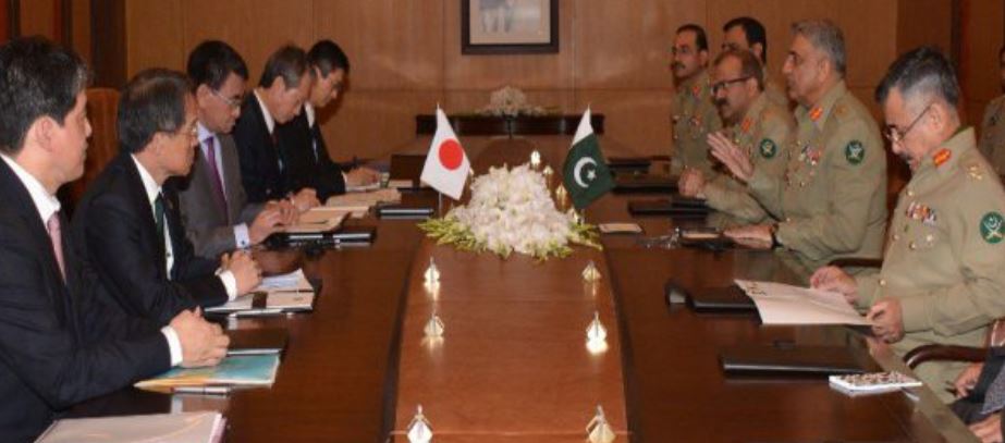جاپانی وزیر خارجہ کی آرمی چیف جنرل قمرجاوید باجوہ سے ملاقات