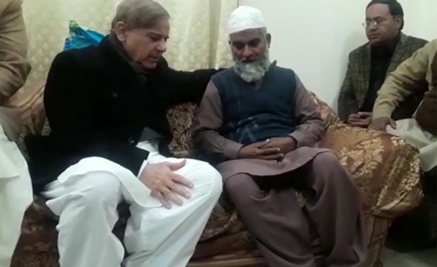 سانحہ قصور: وزیر اعلیٰ پنجاب شہباز شریف کی زینب کے گھر آمد