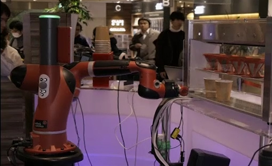 جاپان کے کیفے میں ویٹرز کی جگہ روبوٹ نے سنبھال لی