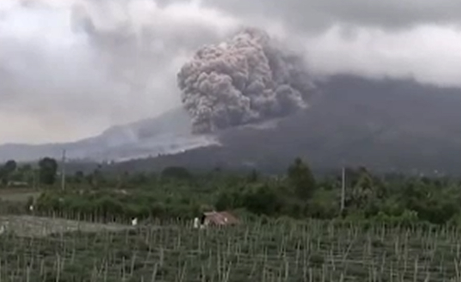 انڈونیشیا کے شمالی صوبے سماٹرا میں واقع سینا بنگ آتش فشاں پہاڑ دوبارہ فعال