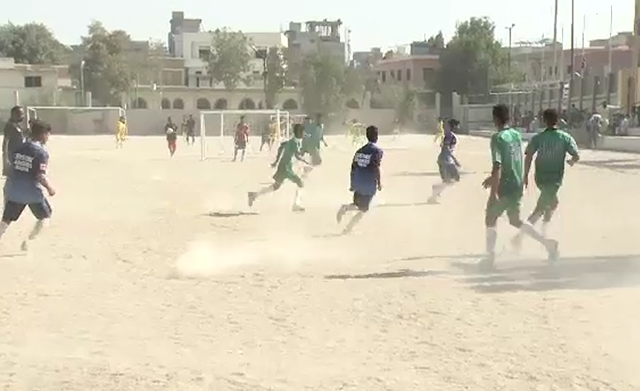کراچی ، لیاری میں سیون اے سائیڈ فٹبال ٹورنامنٹ کا میدان سج گیا