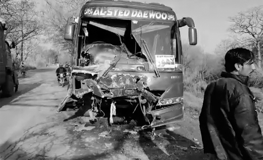 گوجرانوالہ ، وزیر آباد کے قریب مسافر بس اور وین میں تصادم ہو گیا