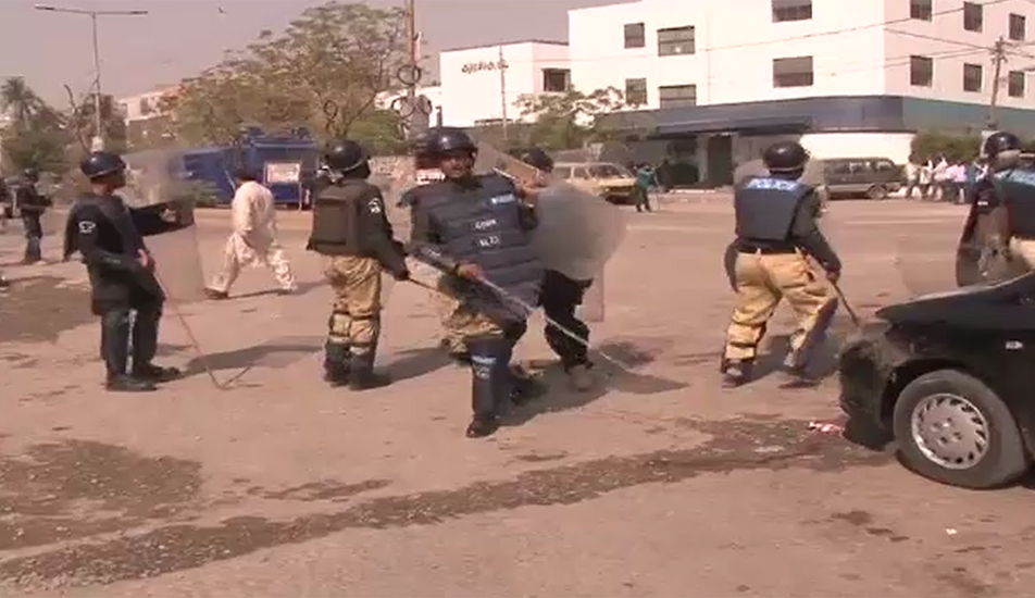 کراچی ، عدالتی بیلف اور پولیس کو اسلامیہ کالج سیل کرانے کی کوشش مہنگی پڑ گئی