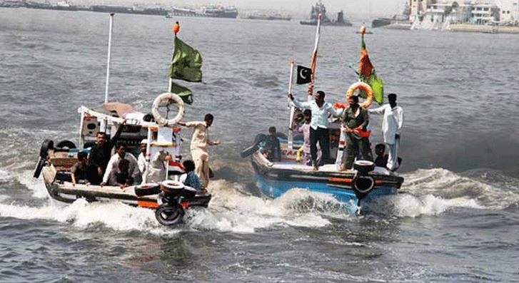 یوم پاکستان کے موقع پر کھلے سمندر میں ماہی گیروں کے مابین کشتی رانی مقابلے کا  انعقاد