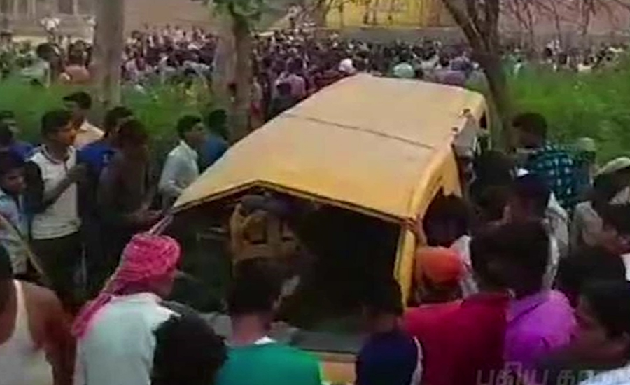 بھارت،اترپردیش میں اسکول وین ٹرین سے ٹکراگئی،13طلبہ ہلاک
