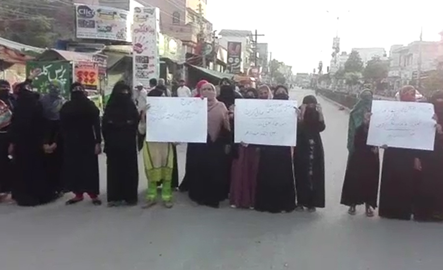 ملکوال،میٹرک کی سیکنڈ شفٹ ختم کرنے کیخلاف  طالبات کا احتجاج