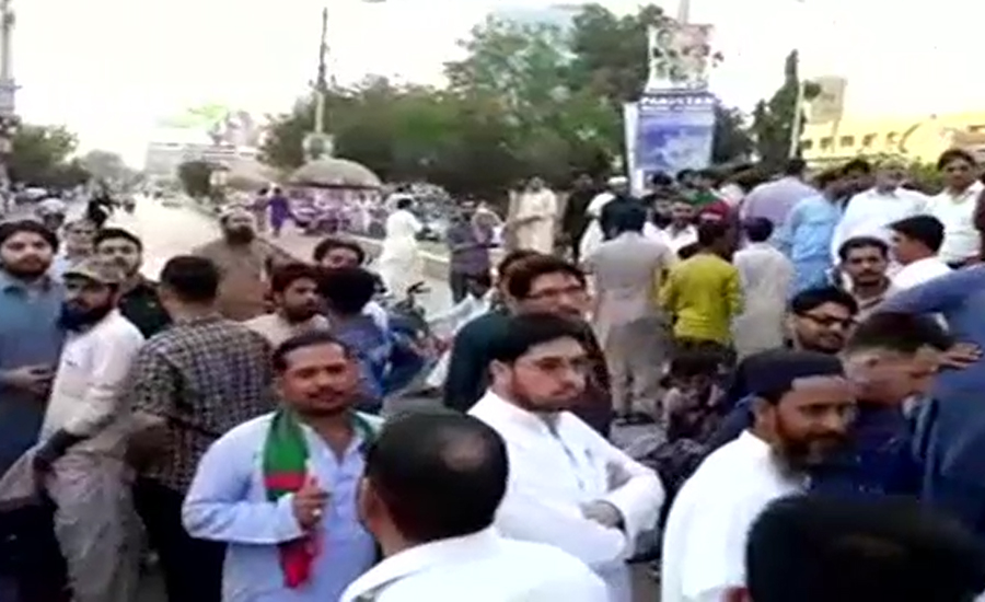کراچی ، پی ٹی آئی ننھی رابعہ کے انصاف کیلئے سڑکوں پر آگئی