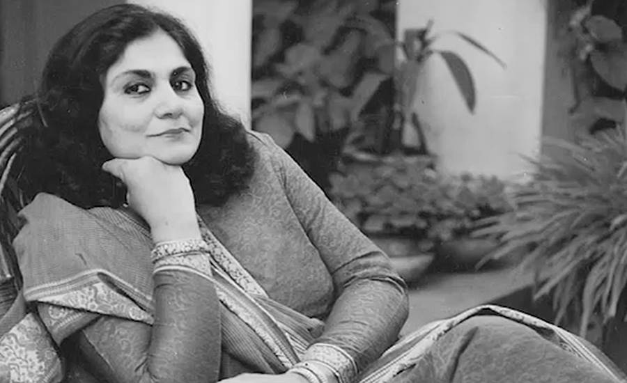 معروف اداکارہ مدیحہ گوہر کو لاہور میں سپردِ خاک کر دیا گیا