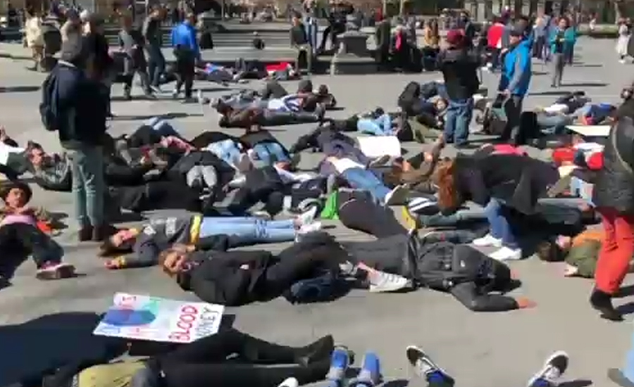 امریکہ میں اسلحے کی بے جا فروخت پر پابندی کیلئے ہزاروں طلبہ کا احتجاج