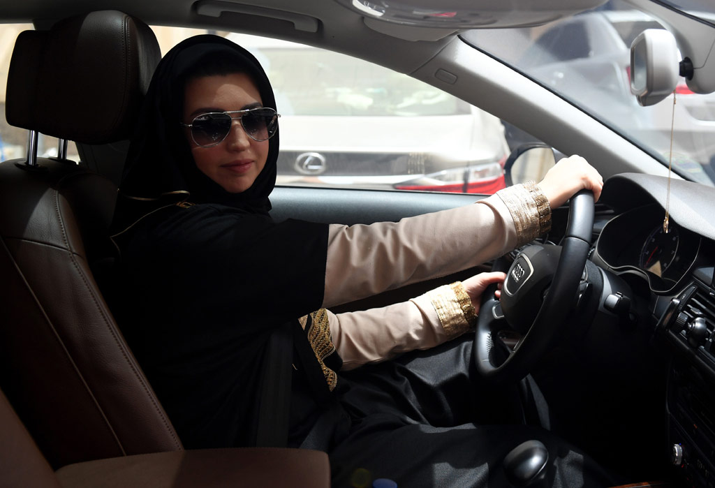 سعودی خواتین کیلئے تاریخی لمحہ ، اٹھائس سال بعد ڈرائیونگ کی اجازت مل گئی