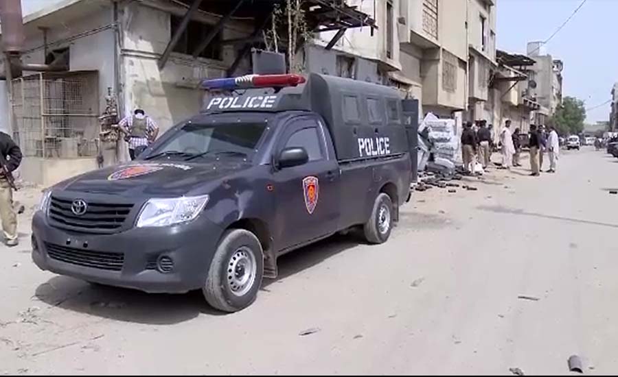 کراچی پولیس کی مختلف علاقوں میں کارروائیاں، ڈاکو حسینہ سمیت 5 افراد گرفتار