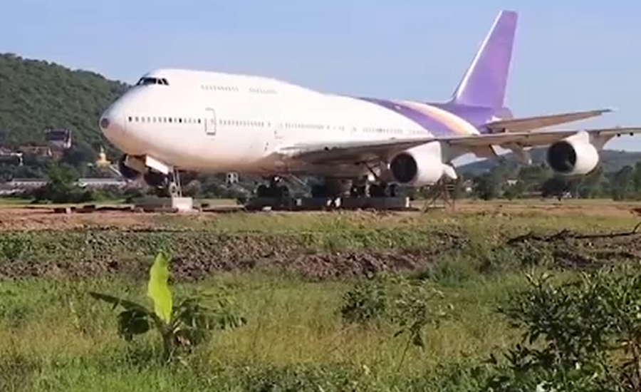 تھائی لینڈ  کے قصبے میں طیارہ اترآیا